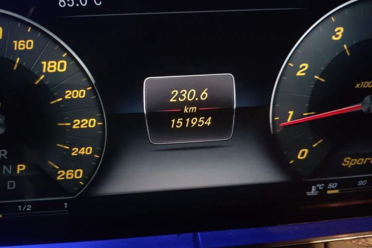 Used Mercedes-Benz E-Class 2016 E 200 L Sport Edition Odometer Close Up