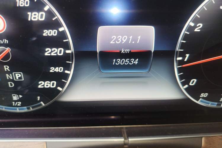Used Mercedes-Benz E-Class 2016 E 200 L Odometer Close Up