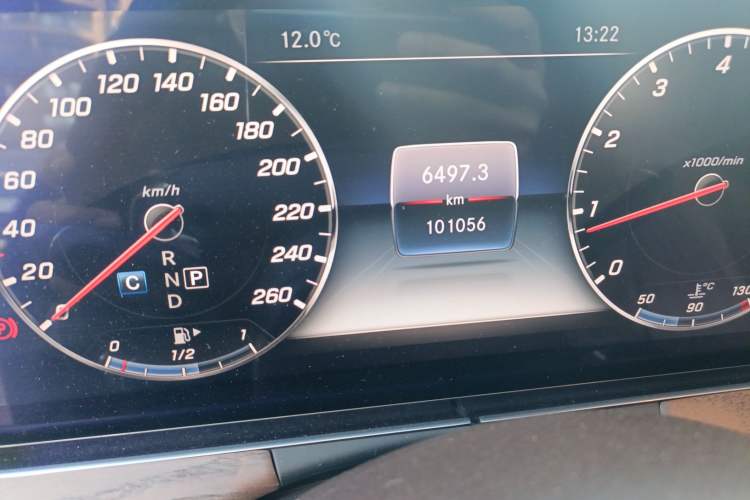 Used Mercedes-Benz E-Class 2016 E 200 L Odometer Close Up