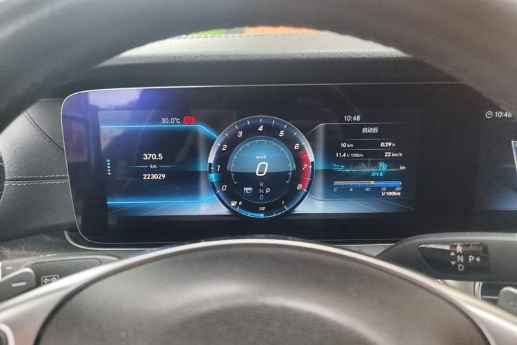 Used Mercedes-Benz E-Class 2016 E 200 L Sport Edition Odometer Close Up