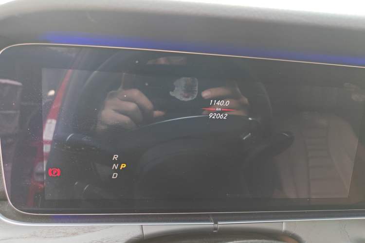 Used Mercedes-Benz E-Class 2016 E 200 L Sport Edition Odometer Close Up