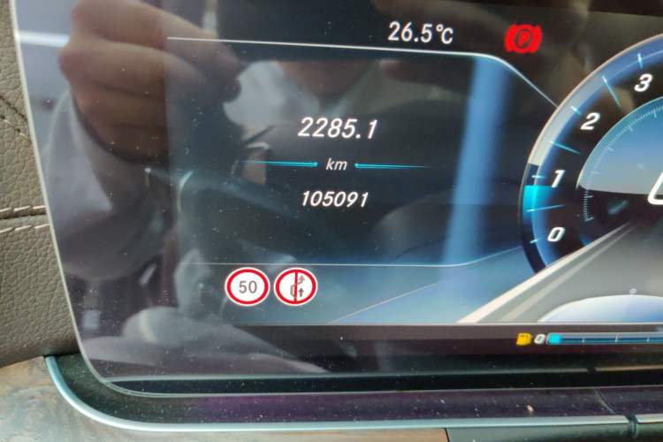 Used Mercedes-Benz E-Class 2016 E 200 L Odometer Close Up