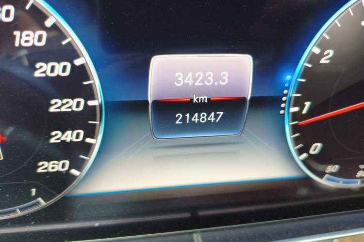 Used Mercedes-Benz E-Class 2016 E 200 L Odometer Close Up