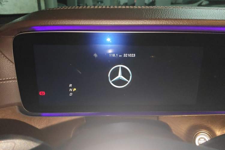 Used Mercedes-Benz E-Class 2016 E 300 L Stylish Model Odometer Close Up