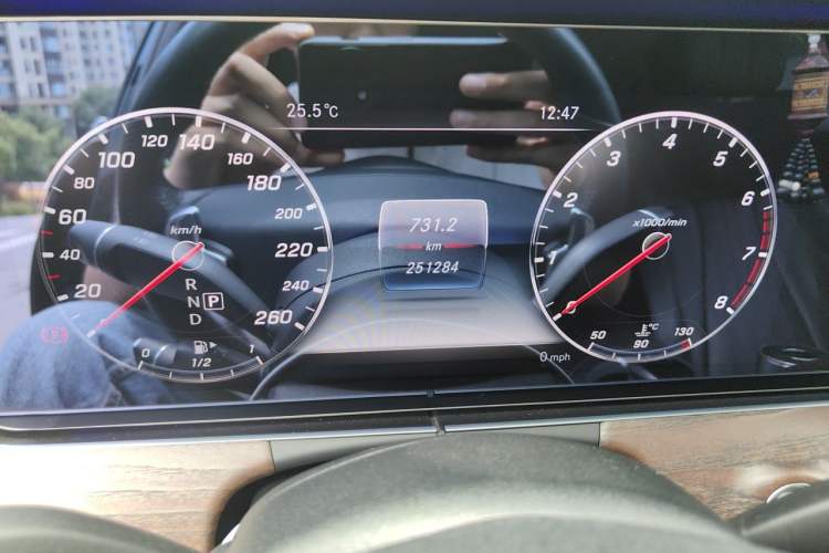 Used Mercedes-Benz E-Class 2016 E 300 L Stylish Model Odometer Close Up