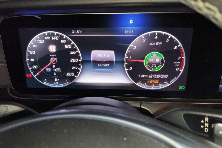 Used Mercedes-Benz E-Class 2016 E 200 L Sport Edition Odometer Close Up