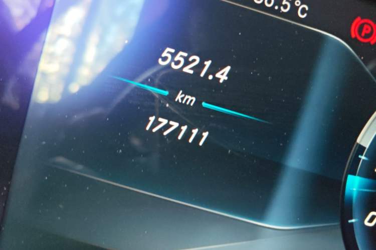 Used Mercedes-Benz E-Class 2016 E 200 L Odometer Close Up