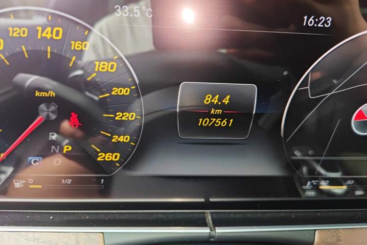Used Mercedes-Benz E-Class 2016 E 300 L Stylish Model Odometer Close Up