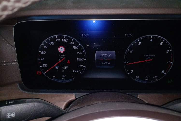 Used Mercedes-Benz E-Class 2016 E 200 L Odometer Close Up