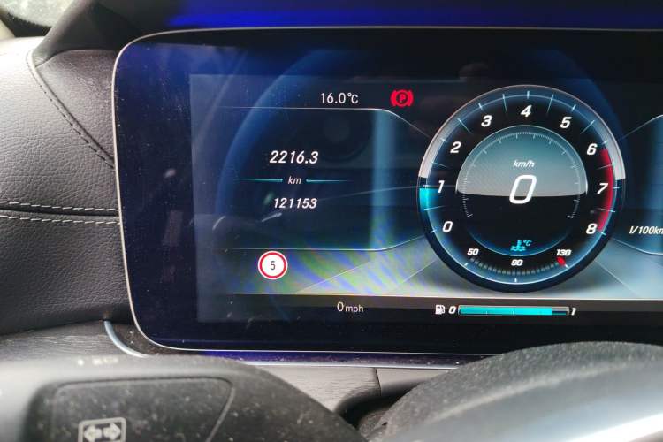 Used Mercedes-Benz E-Class 2016 E 200 L Sport Edition Odometer Close Up