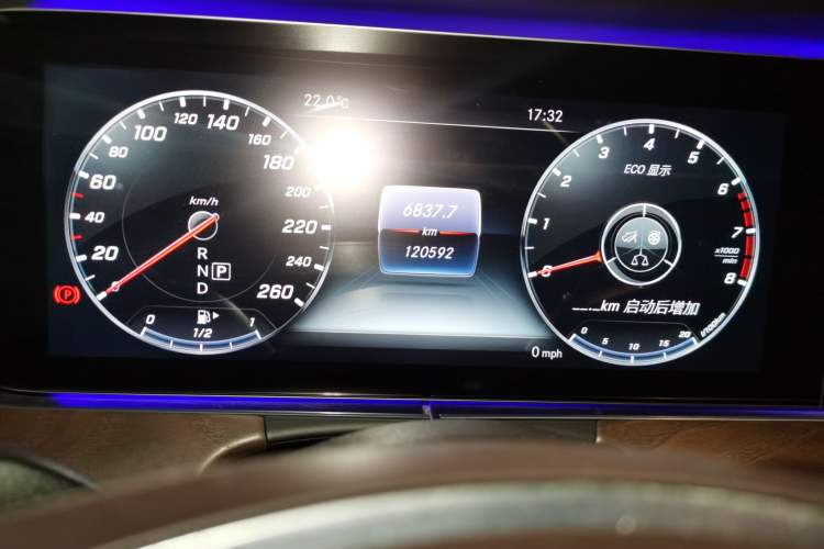 Used Mercedes-Benz E-Class 2016 E 200 L Odometer Close Up