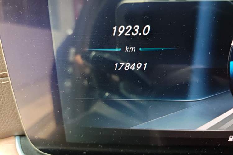 Used Mercedes-Benz E-Class 2016 E 200 L Odometer Close Up