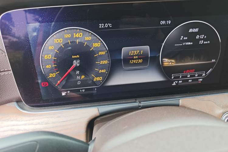 Used Mercedes-Benz E-Class 2016 E 300 L Stylish Model Odometer Close Up