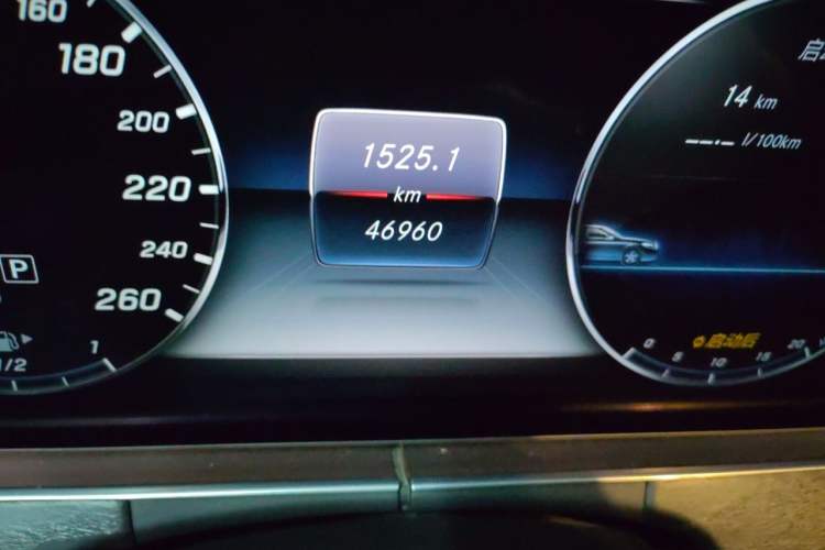 Used Mercedes-Benz E-Class 2016 E 300 L Sport Luxury Model Odometer Close Up