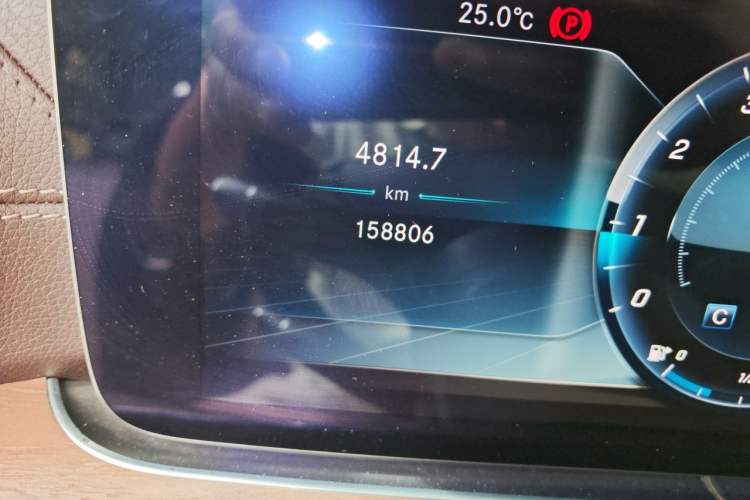 Used Mercedes-Benz E-Class 2016 E 200 L Odometer Close Up