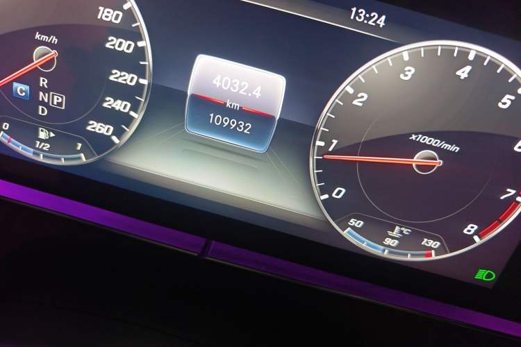 Used Mercedes-Benz E-Class 2016 E 200 L Odometer Close Up