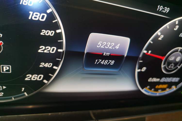 Used Mercedes-Benz E-Class 2016 E 300 L Stylish Model Odometer Close Up
