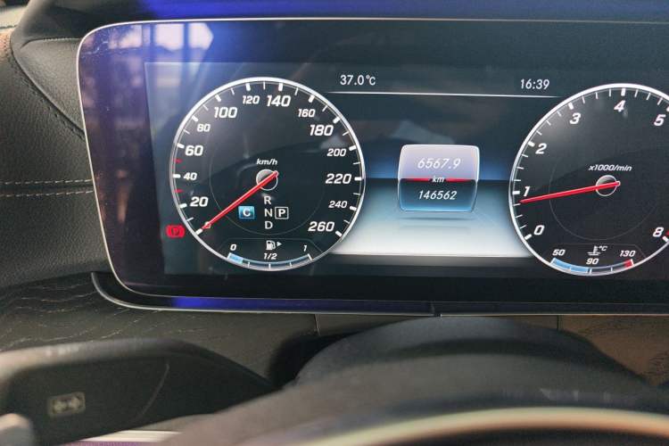 Used Mercedes-Benz E-Class 2016 E 200 L Sport Edition Odometer Close Up