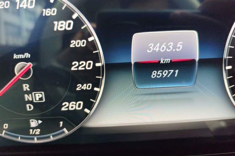 Used Mercedes-Benz E-Class 2016 E 200 L Sport Edition Odometer Close Up