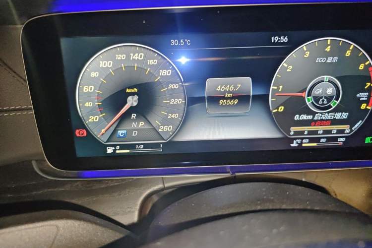 Used Mercedes-Benz E-Class 2016 E 200 L Sport Edition Odometer Close Up
