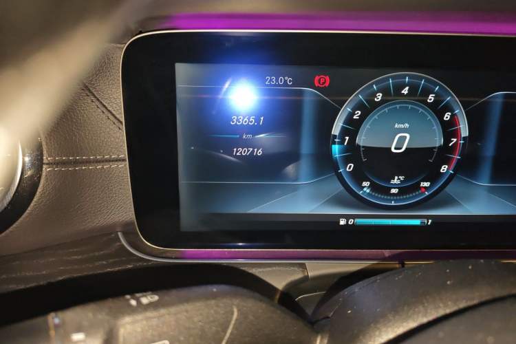 Used Mercedes-Benz E-Class 2016 E 200 L Sport Edition Odometer Close Up