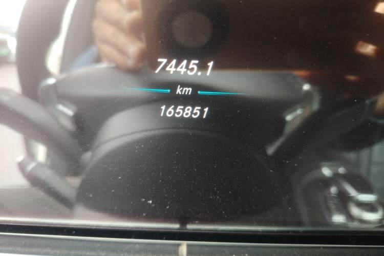 Used Mercedes-Benz E-Class 2016 E 200 L Sport Edition Odometer Close Up