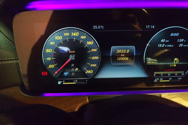 Used Mercedes-Benz E-Class 2016 E 200 L Odometer Close Up