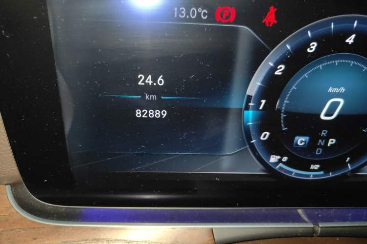 Used Mercedes-Benz E-Class 2016 E 200 L Odometer Close Up