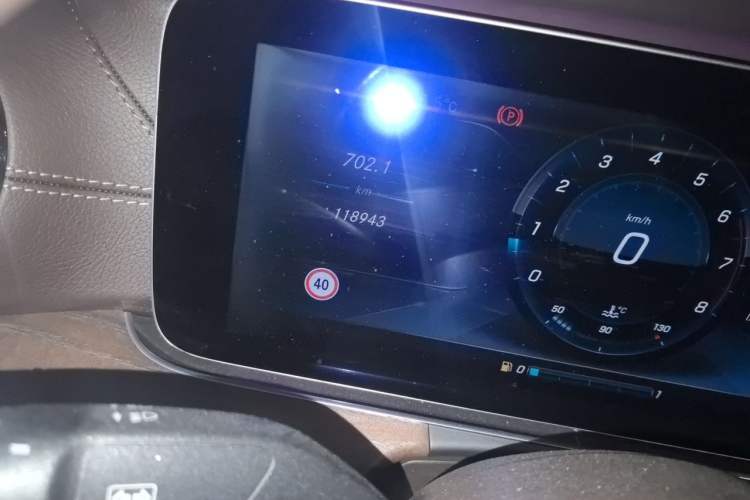 Used Mercedes-Benz E-Class 2016 E 200 L Odometer Close Up