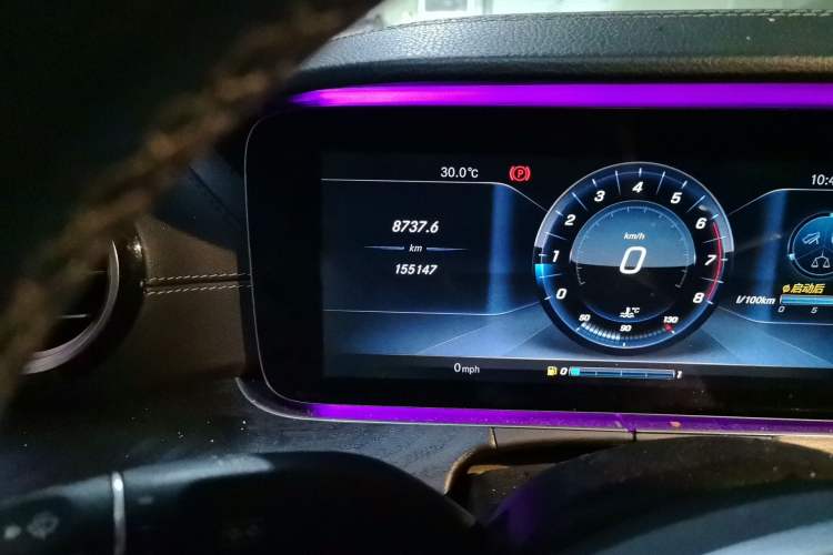 Used Mercedes-Benz E-Class 2016 E 200 L Odometer Close Up
