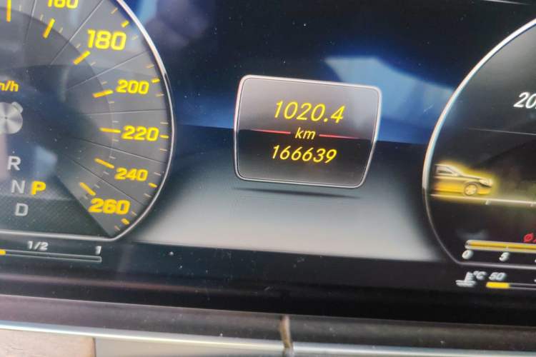 Used Mercedes-Benz E-Class 2016 E 300 L Stylish Model Odometer Close Up