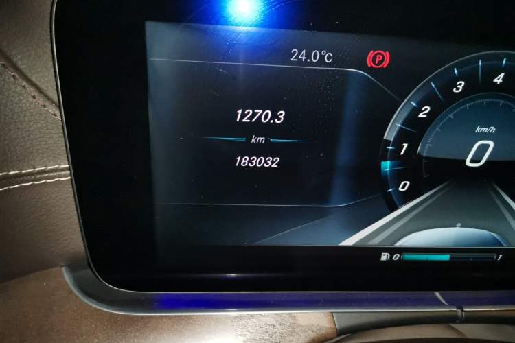 Used Mercedes-Benz E-Class 2016 E 300 L Stylish Model Odometer Close Up