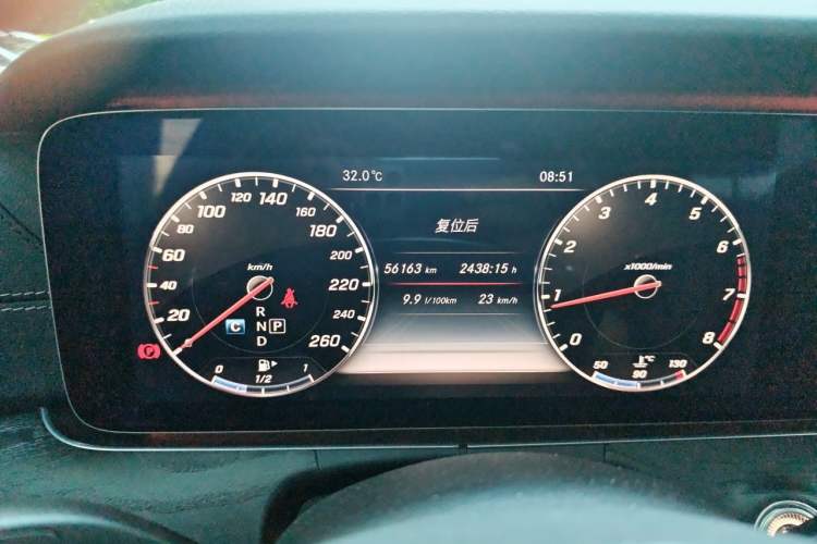 Used Mercedes-Benz E-Class 2016 E 200 L Sport Edition Odometer Close Up