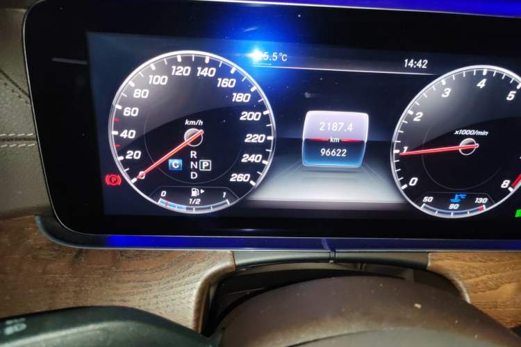 Used Mercedes-Benz E-Class 2016 E 200 L Odometer Close Up