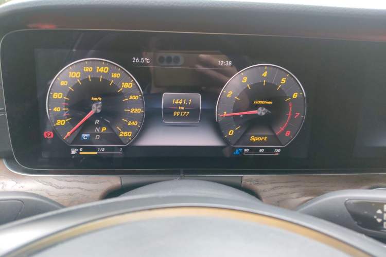 Used Mercedes-Benz E-Class 2016 E 200 L Odometer Close Up