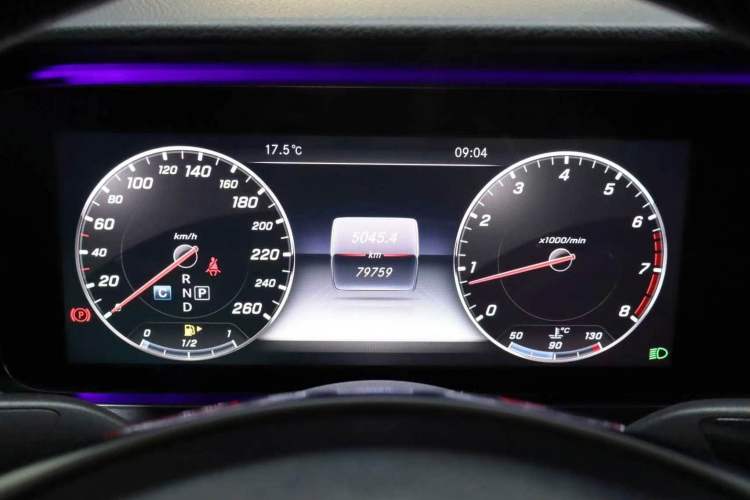 Used Mercedes-Benz E-Class 2016 E 200 L Sport Edition Odometer Close Up