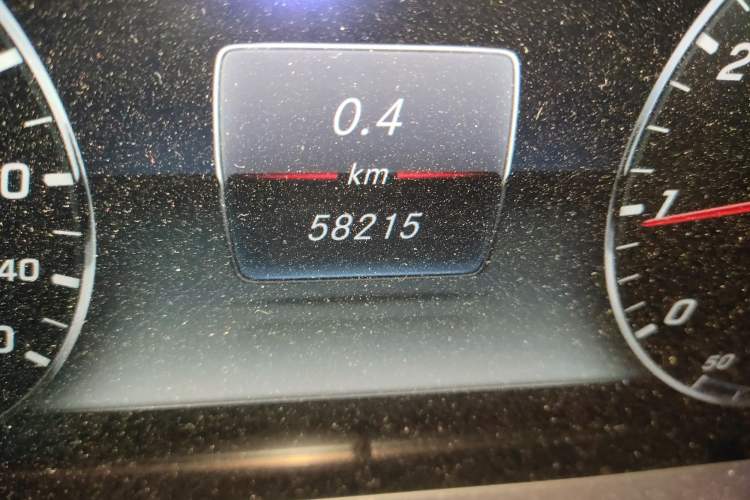 Used Mercedes-Benz E-Class 2016 E 200 L Sport Edition Odometer Close Up