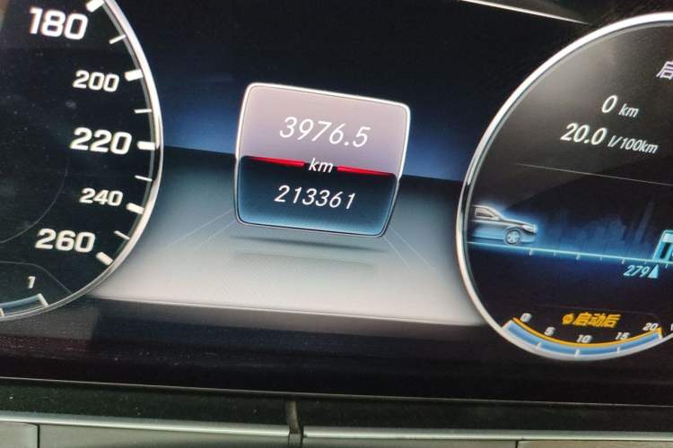 Used Mercedes-Benz E-Class 2016 E 200 L Sport Edition Odometer Close Up