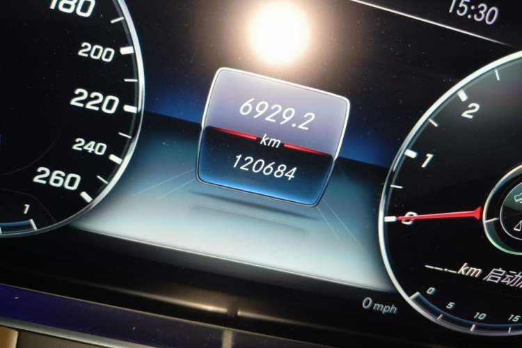 Used Mercedes-Benz E-Class 2016 E 200 L Odometer Close Up