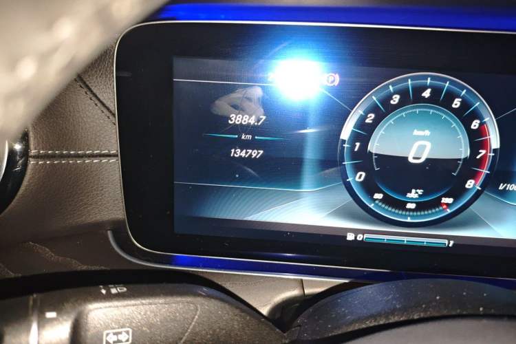 Used Mercedes-Benz E-Class 2016 E 200 L Sport Edition Odometer Close Up