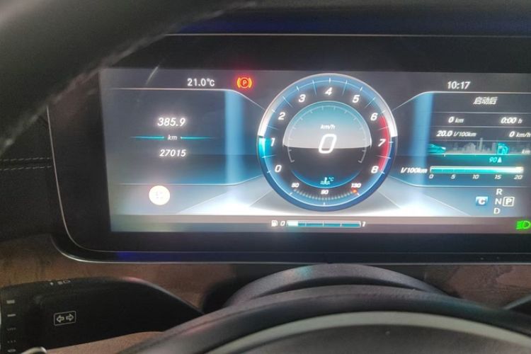 Used Mercedes-Benz E-Class 2016 E 200 L Odometer Close Up