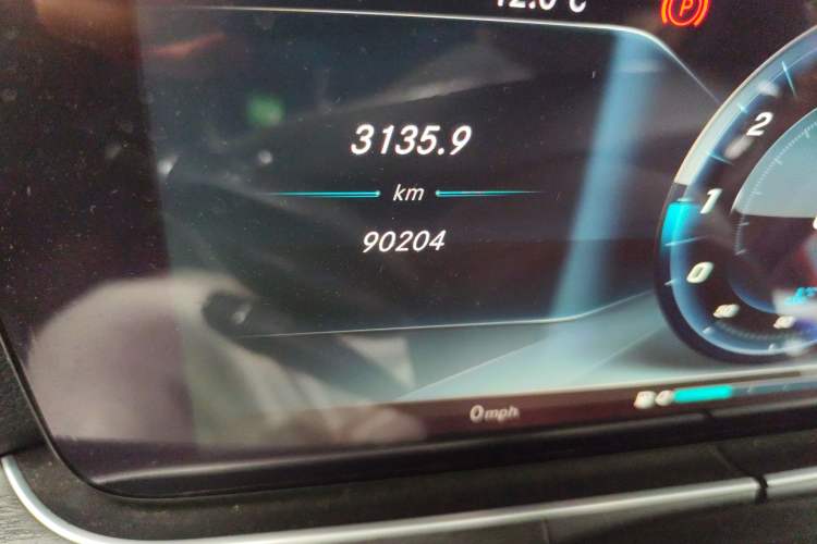 Used Mercedes-Benz E-Class 2016 E 200 L Sport Edition Odometer Close Up