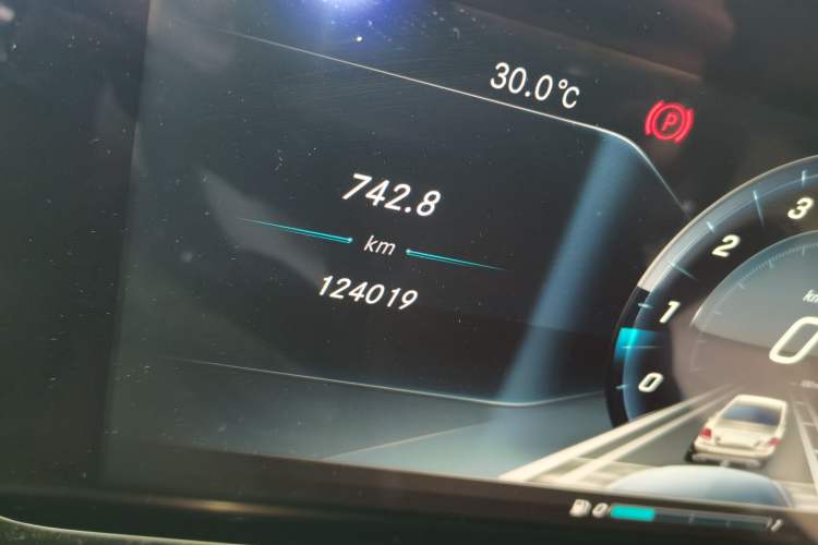 Used Mercedes-Benz E-Class 2016 E 300 L Luxury Model Odometer Close Up