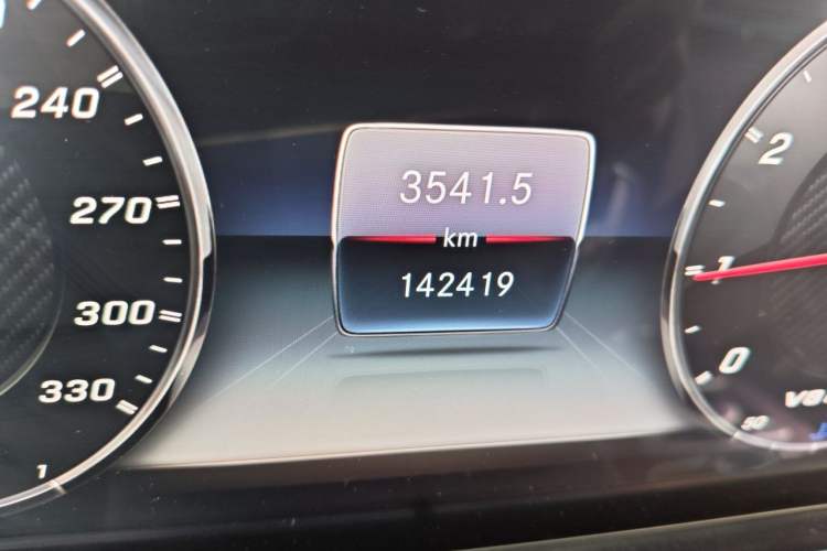 Used Mercedes-Benz E-Class 2016 E 200 L Odometer Close Up