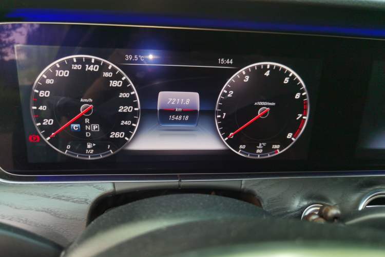 Used Mercedes-Benz E-Class 2016 E 200 L Sport Edition Odometer Close Up