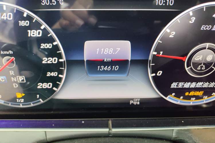 Used Mercedes-Benz E-Class 2016 E 200 L Sport Edition Odometer Close Up