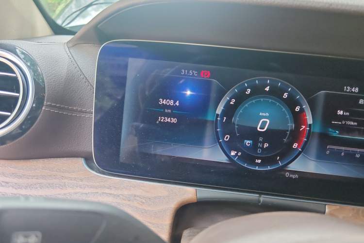 Used Mercedes-Benz E-Class 2016 E 300 L Stylish Model Odometer Close Up