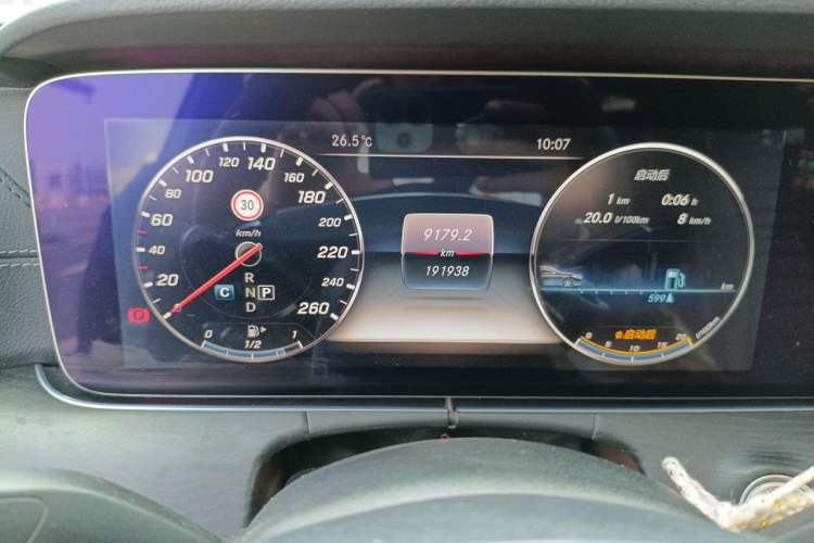 Used Mercedes-Benz E-Class 2016 E 200 L Sport Edition Odometer Close Up