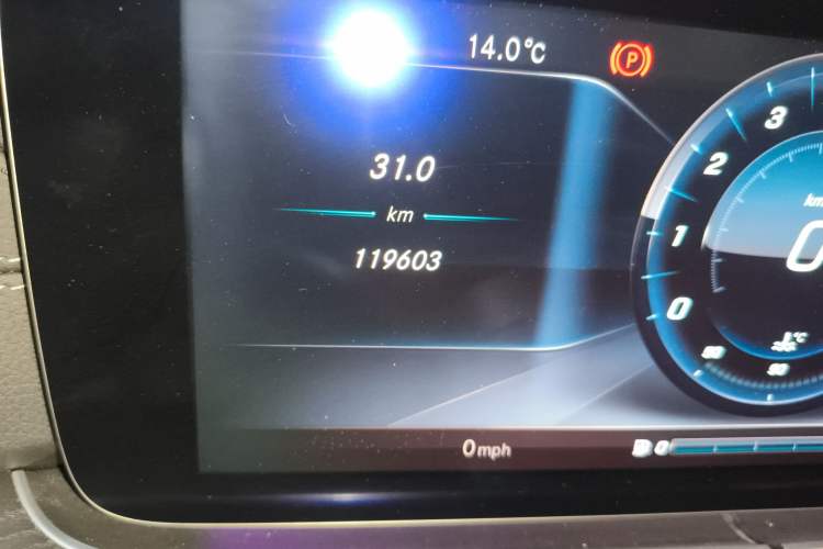 Used Mercedes-Benz E-Class 2016 E 200 L Sport Edition Odometer Close Up