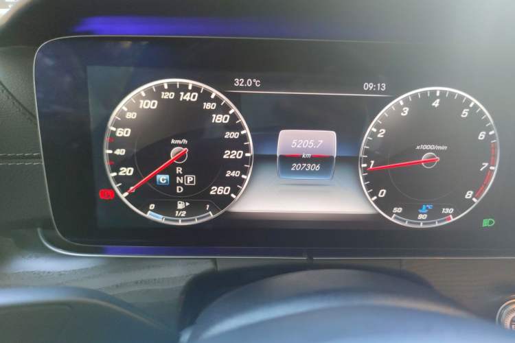 Used Mercedes-Benz E-Class 2016 E 200 L Sport Edition Odometer Close Up